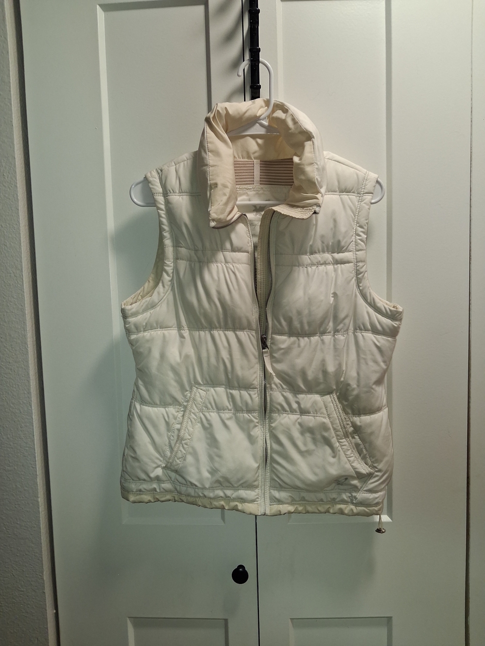 American Eagle Outfitters Cream Quilted Puffer Vest